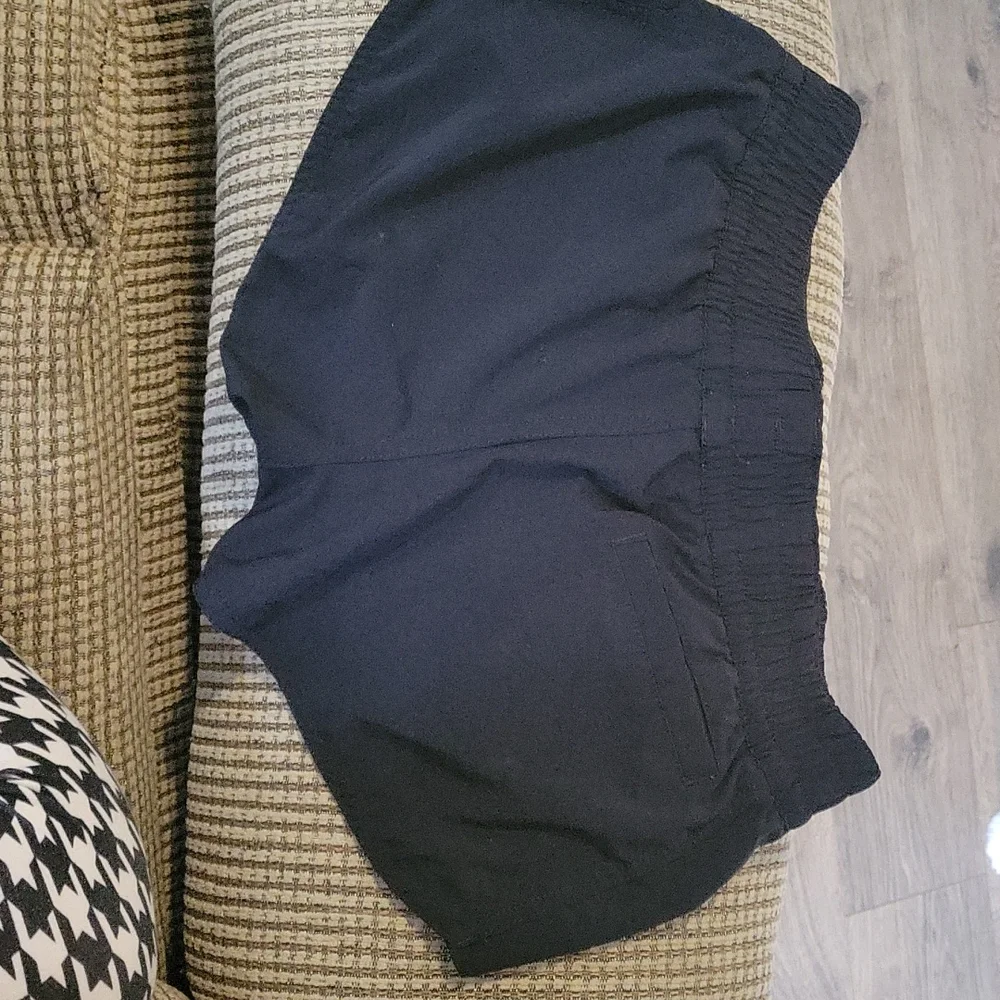 EUC VOLCOM Black shorts
